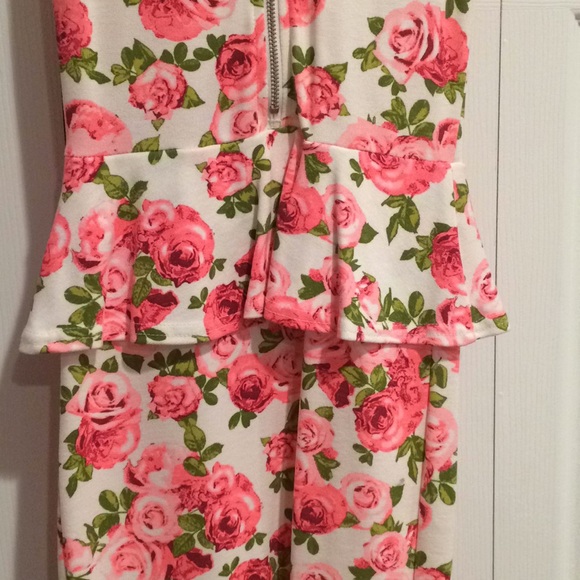 Dress - Picture 4 of 6